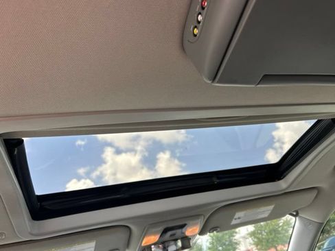 Used 2019 Toyota Sienna XLE w/ XLE Navigation Package FWD image 13
