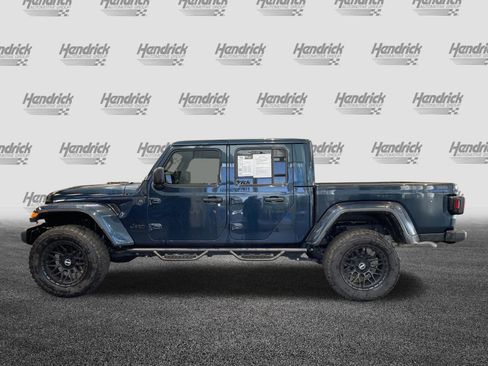 Used 2025 Jeep Gladiator Sport AWD/4WD image 7