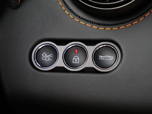 Used 2025 McLaren 750S RWD image 29