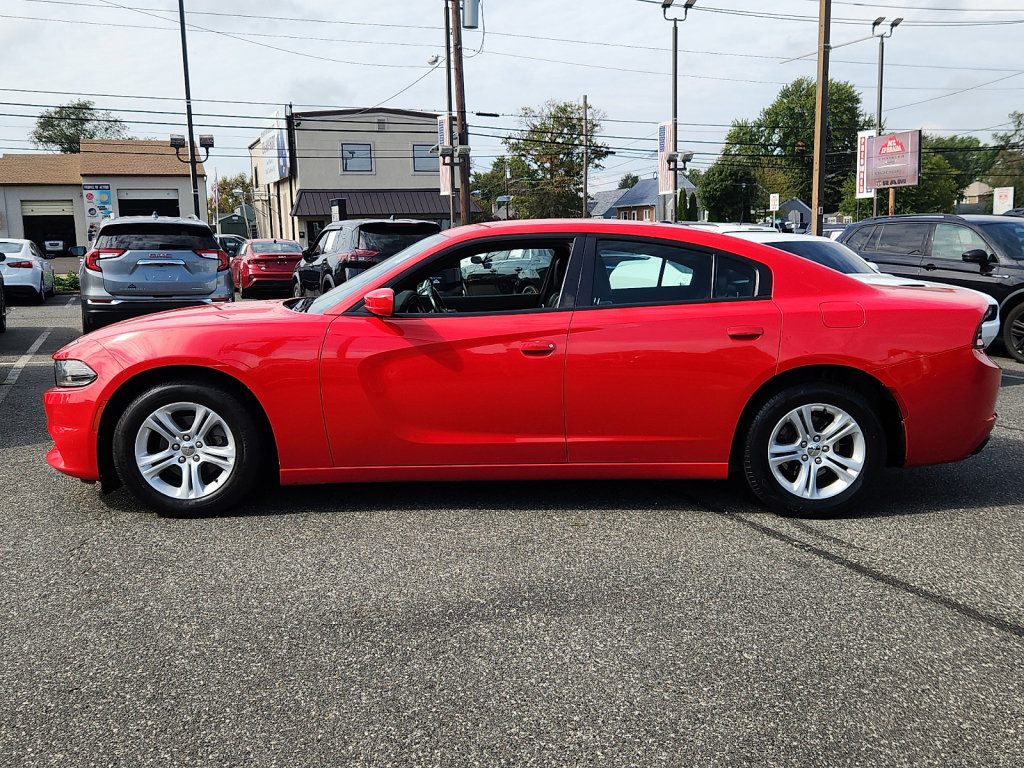 Used 2019 Dodge Charger SXT w/ Leather Interior Group RWD image 2