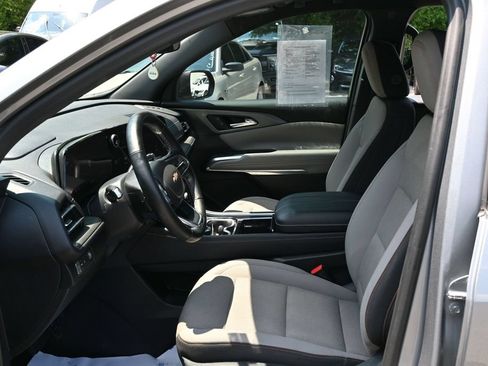 Used 2024 Chevrolet Traverse LT FWD image 17