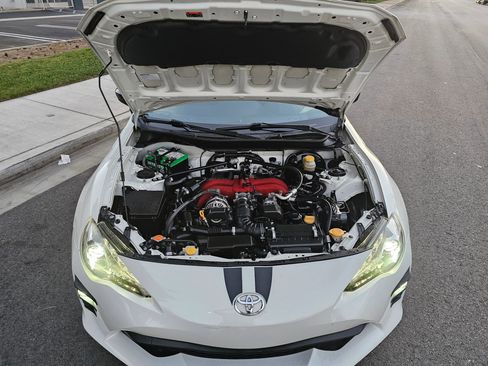 Used 2017 Toyota 86 Coupe 2D image 24