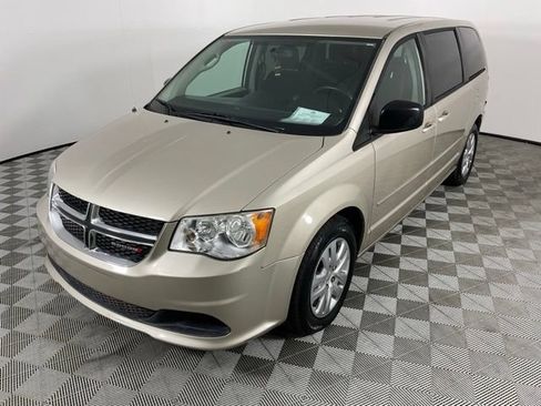 Used 2016 Dodge Grand Caravan SE w/ Quick Order Package 29E SE FWD image 2