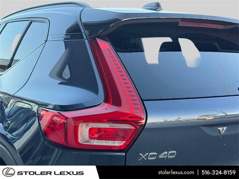 Used 2022 Volvo XC40 P8 Recharge Ultimate image 11