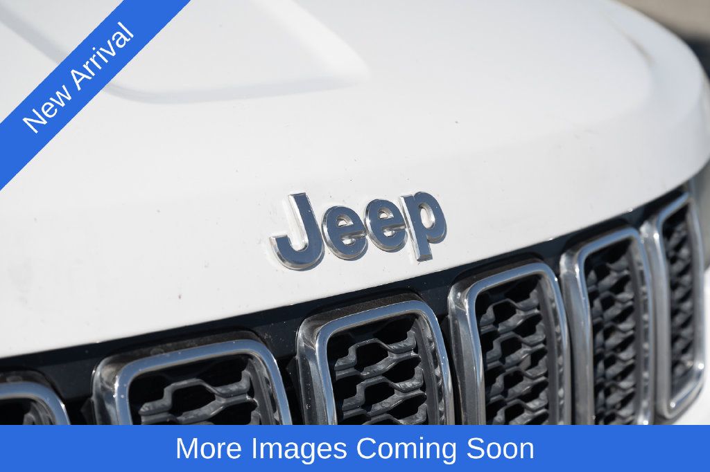 Used 2018 Jeep Grand Cherokee Laredo RWD image 9