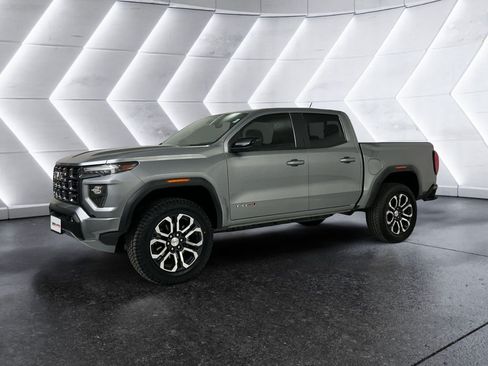 Used 2024 GMC Canyon AT4 AWD/4WD image 3