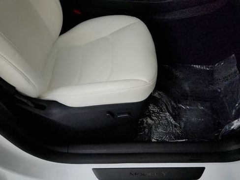 Used 2024 Tesla Model Y Performance AWD/4WD image 34