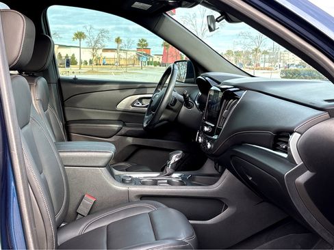 Used 2023 Chevrolet Traverse LT image 10