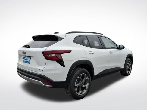 New 2026 Chevrolet Trax LT w/ LT Convenience Package FWD image 3