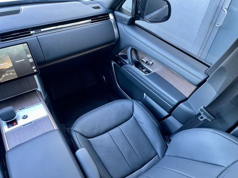 Used 2025 Land Rover Range Rover Long Wheelbase SE image 18