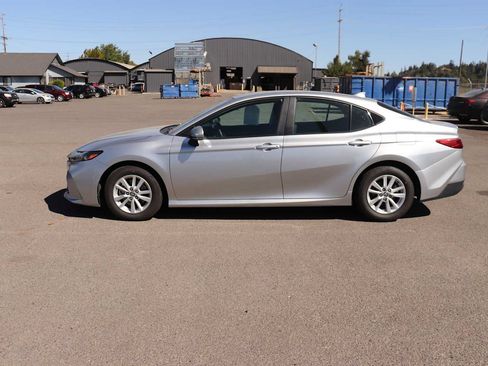 Used 2025 Toyota Camry LE FWD image 8