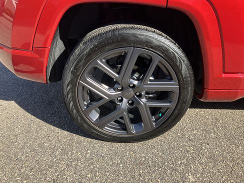 Used 2024 Jeep Compass Limited w/ High Altitude Package image 19