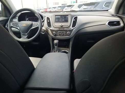 Used 2022 Chevrolet Equinox LS w/ LS Convenience Package image 12