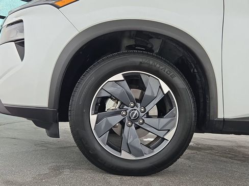 Used 2025 Nissan Rogue SV FWD image 38