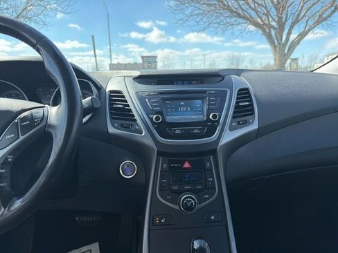 Used 2016 Hyundai Elantra Limited image 17