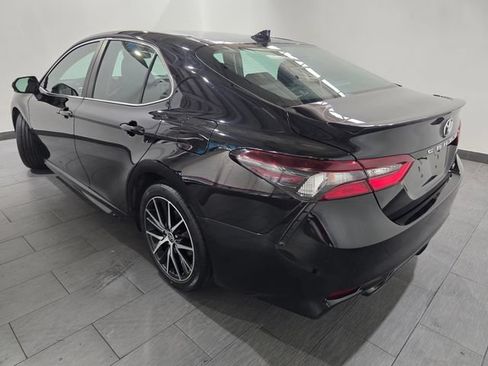 Used 2024 Toyota Camry SE FWD image 3
