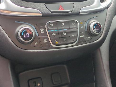 Used 2018 Chevrolet Equinox LT image 13