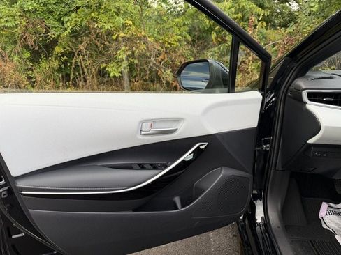 Used 2025 Toyota Corolla XSE FWD image 9
