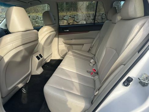 Used 2014 Subaru Outback 3.6R Limited w/ Moonroof Package image 11