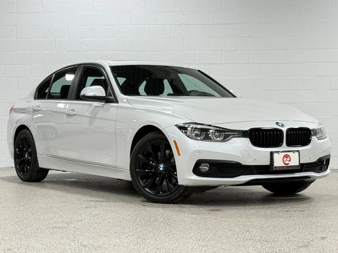 Used 2016 BMW 320i xDrive 320i xDrive Sedan 4D image 4