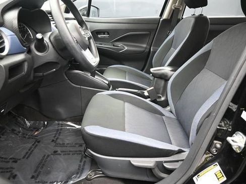 Used 2025 Nissan Versa SV FWD image 12