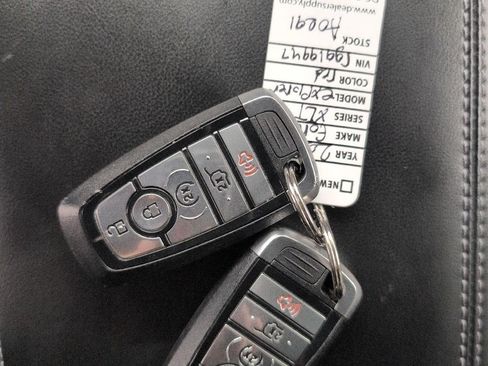 Used 2024 Ford Explorer XLT w/ Equipment Group 202A AWD/4WD image 28