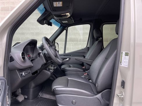 Used 2025 Mercedes-Benz Sprinter 2500 image 13