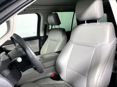 Used 2025 Ford Expedition Active AWD/4WD image 25