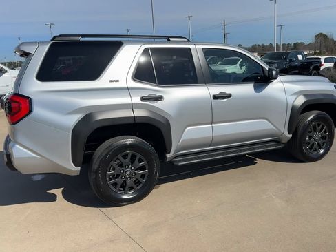 Used 2025 Toyota 4Runner SR5 AWD/4WD image 9