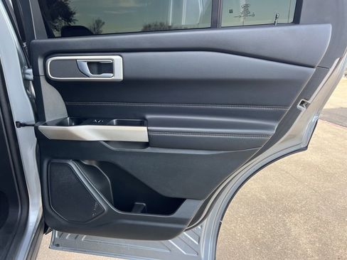 Used 2022 Ford Explorer XLT w/ Equipment Group 202A image 19