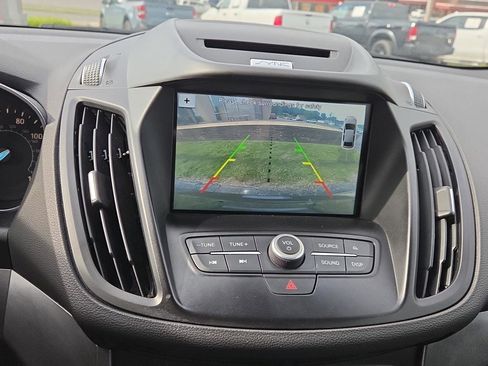 Used 2017 Ford Escape SE w/ Equipment Group 201A FWD image 25