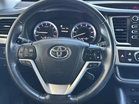 Used 2017 Toyota Highlander SE image 10