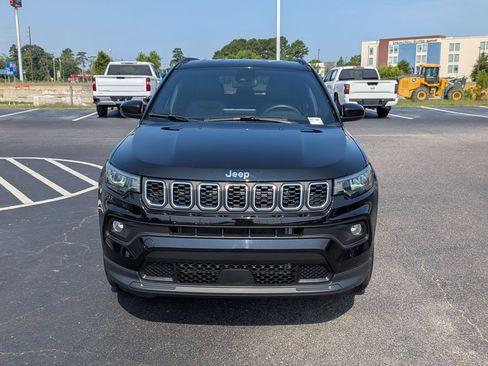 Used 2024 Jeep Compass Latitude AWD/4WD image 8