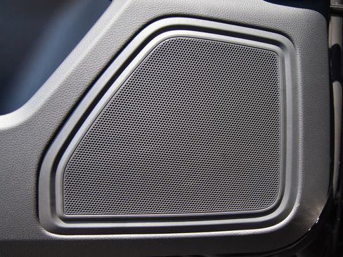 Certified 2023 Porsche Macan AWD/4WD image 15