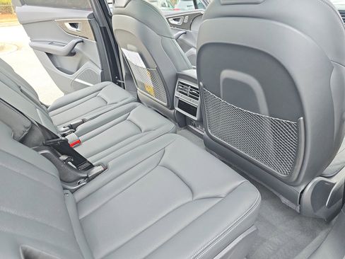 Used 2025 Audi Q7 3.0T Prestige w/ Prestige Package image 11