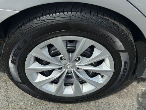 Used 2016 Toyota Camry LE FWD image 36