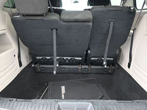 Used 2016 Dodge Grand Caravan SE image 20