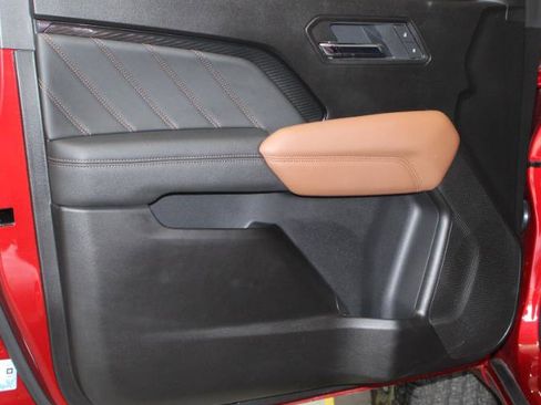 Used 2025 GMC Canyon AT4 image 21