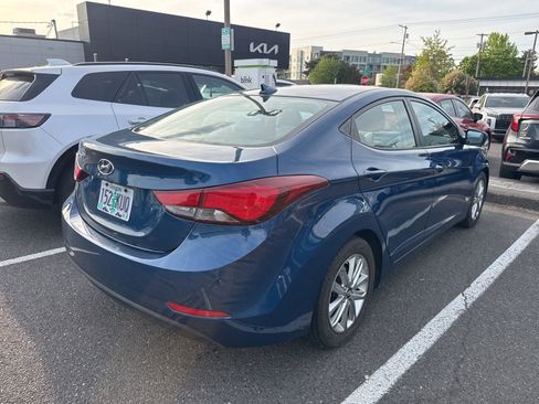 Used 2016 Hyundai Elantra SE w/ Option Group 02 FWD image 4