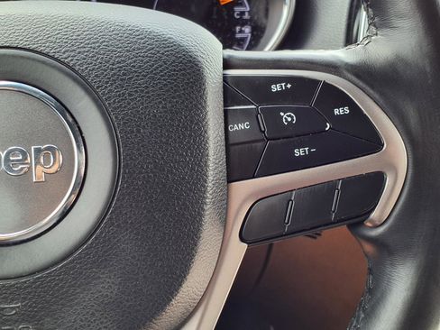 Used 2019 Jeep Grand Cherokee Altitude RWD image 16