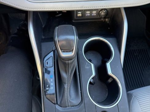 Used 2022 Toyota Highlander LE image 17