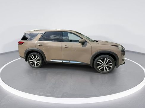 Used 2023 Nissan Pathfinder Platinum AWD/4WD image 2