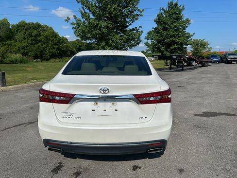 Used 2017 Toyota Avalon XLE Premium w/ All Weather Liner Package FWD image 4