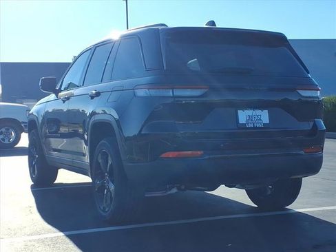 New 2025 Jeep Grand Cherokee Altitude image 4