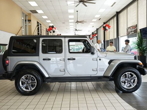 Used 2021 Jeep Wrangler Unlimited Sahara AWD/4WD image 17