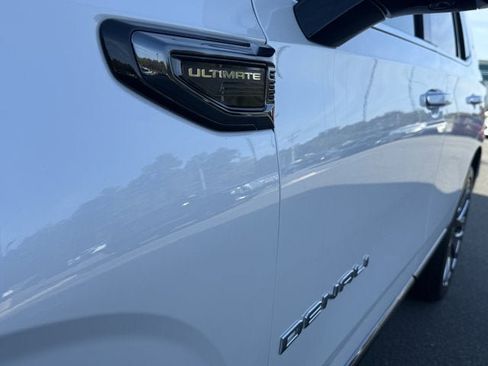 Used 2025 GMC Yukon Denali Ultimate image 11