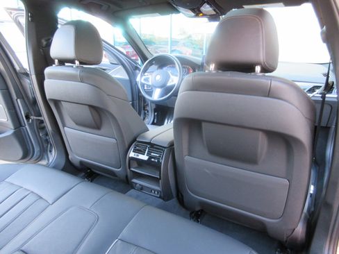 Used 2023 BMW 540i w/ M Sport Package image 34