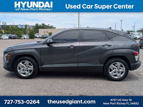 Used 2024 Hyundai Kona SE FWD image 2