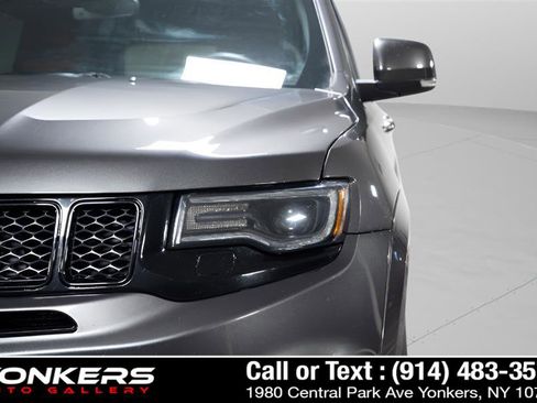 Used 2019 Jeep Grand Cherokee SRT image 27