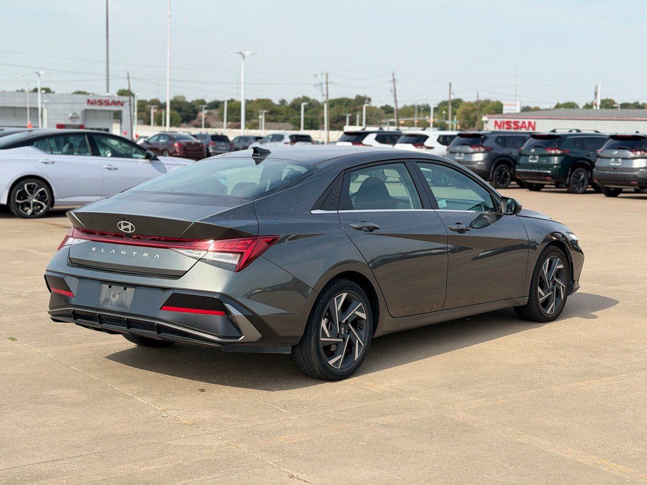 Used 2025 Hyundai Elantra SEL FWD image 9